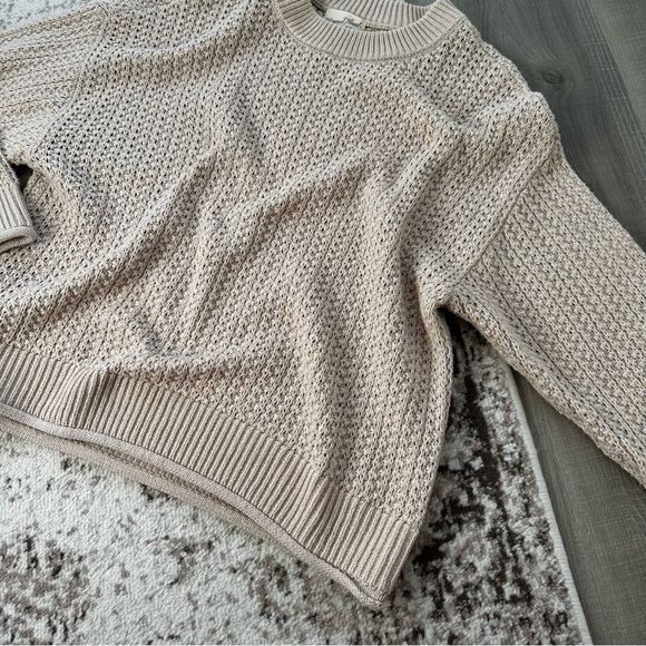 Universal Thread/Target Sweater - Picture 2 of 3